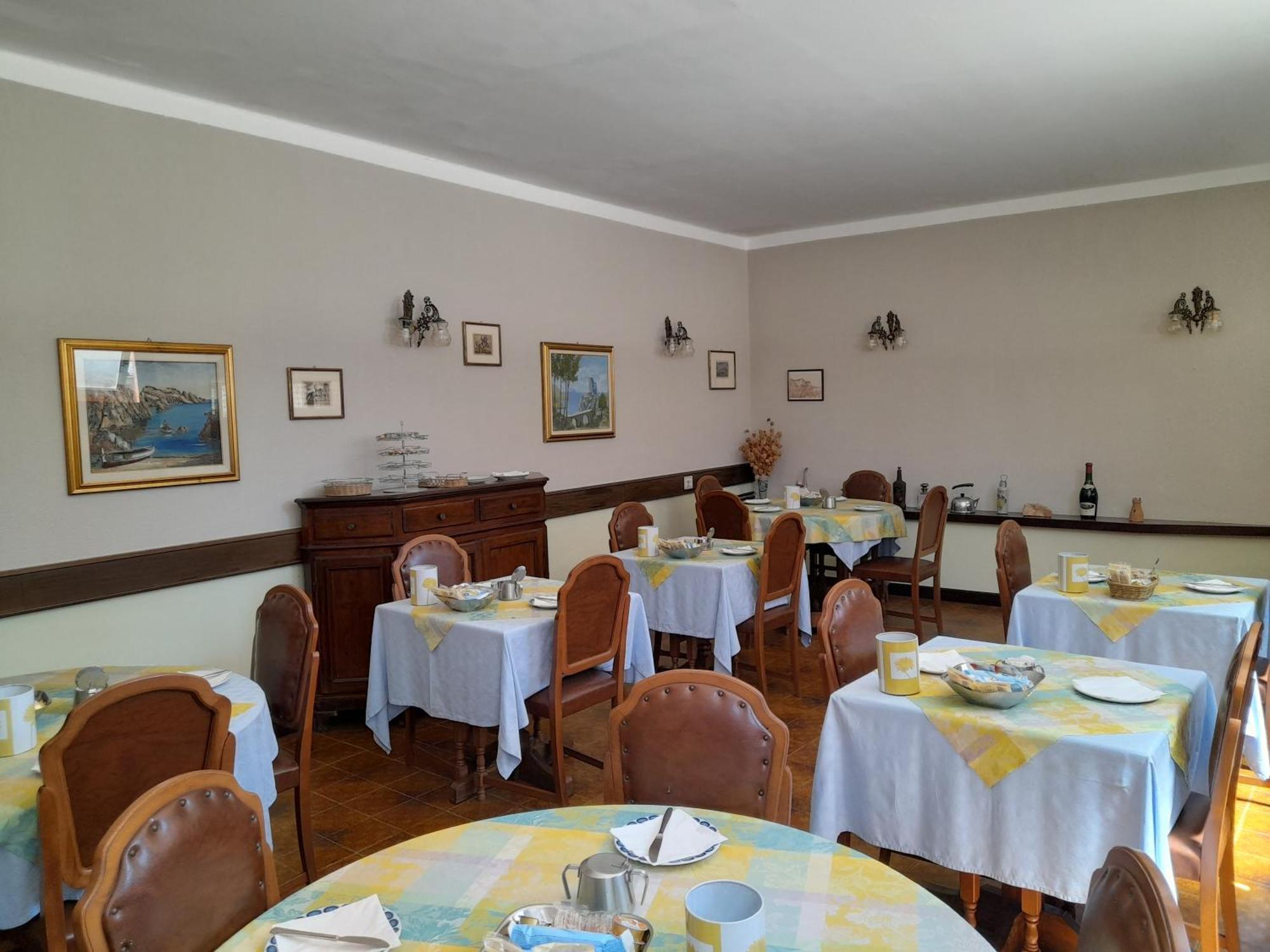 Hotel Florida Arona Bagian luar foto