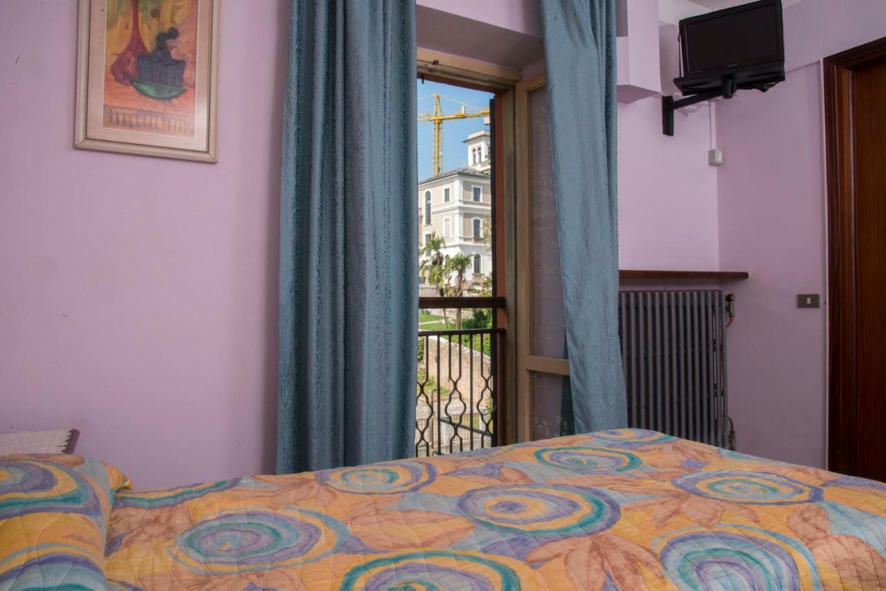 Hotel Florida Arona Bagian luar foto